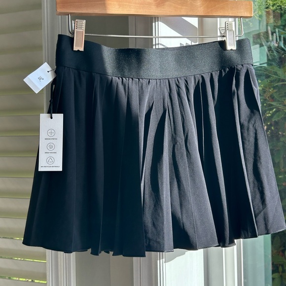 NEW TNA micro tennis skirt black - Picture 2 of 8